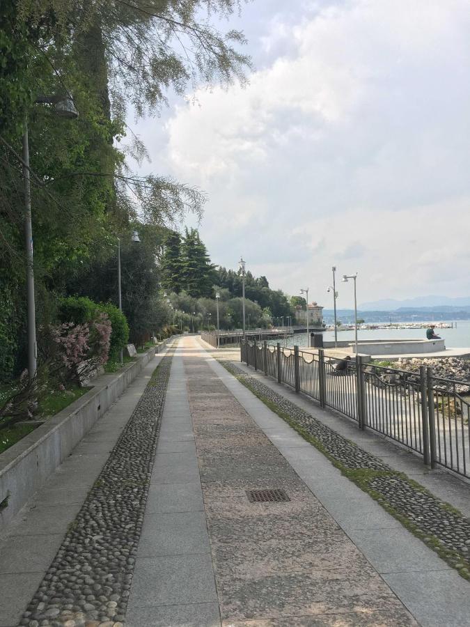 Antico Borgo Appartement Desenzano del Garda Buitenkant foto