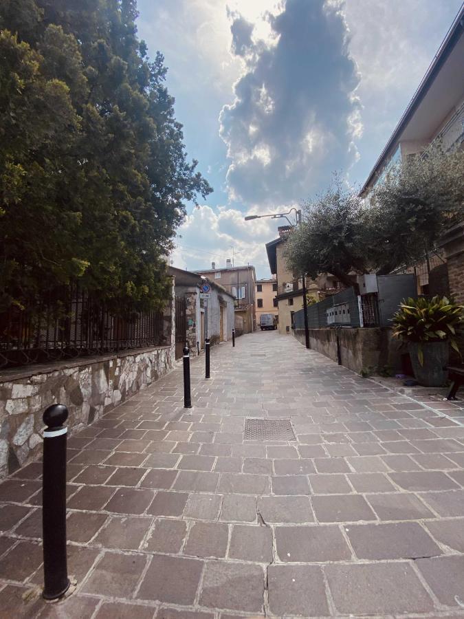 Antico Borgo Appartement Desenzano del Garda Buitenkant foto