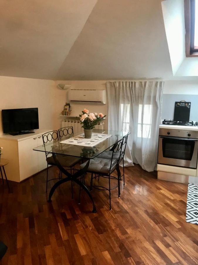 Antico Borgo Appartement Desenzano del Garda Buitenkant foto