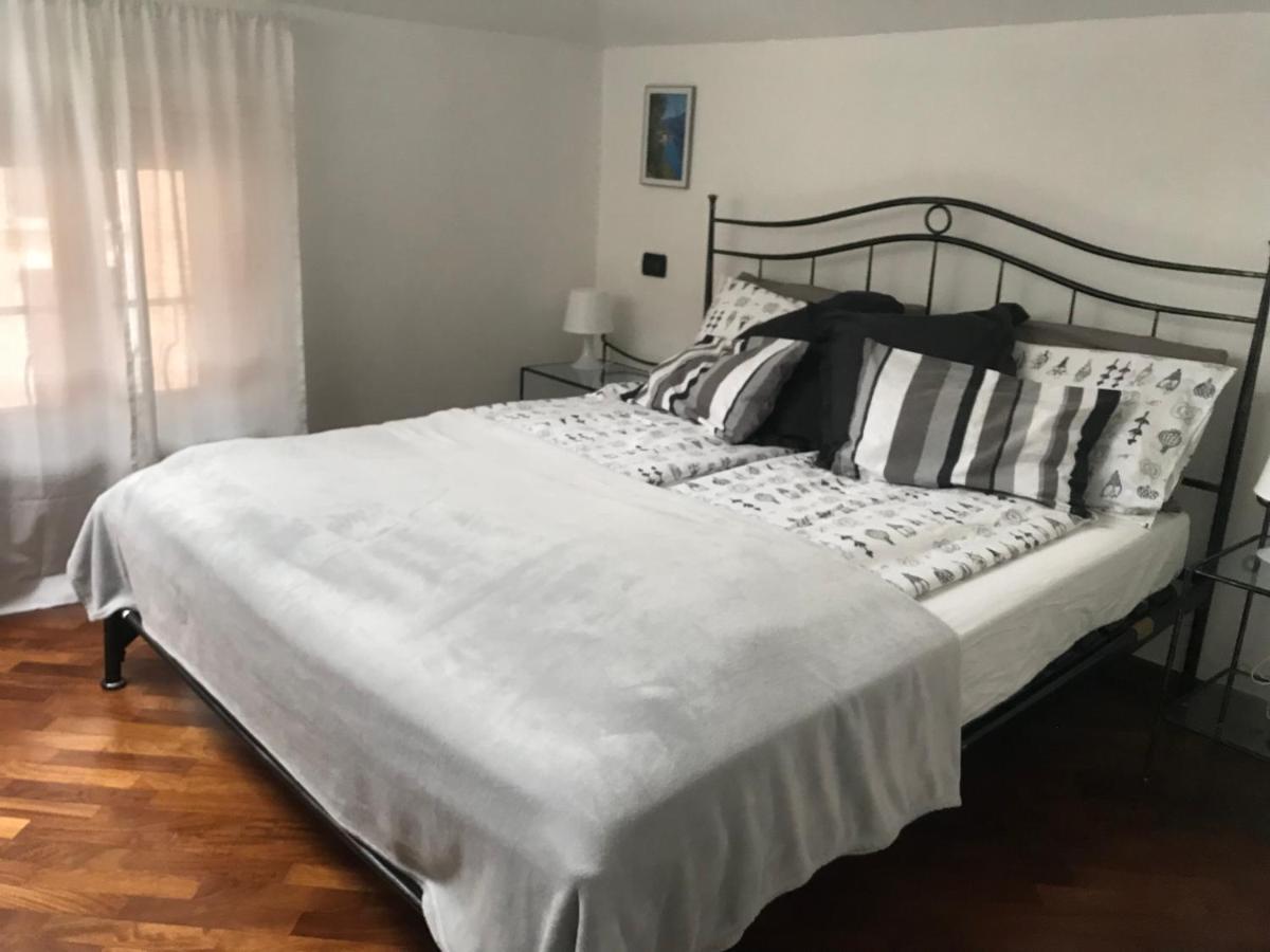 Antico Borgo Appartement Desenzano del Garda Buitenkant foto